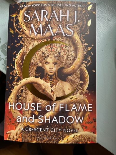 Sarah J Maas