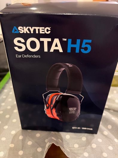 Huskee Safety Boots UK 7 + Skytec SOTA H5 Ear Defenders Work Safety Set
