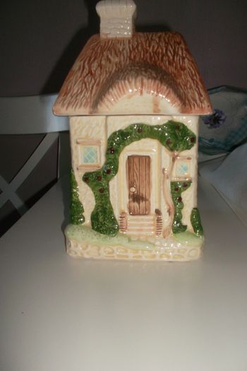 Cosy Home Cookie Jar