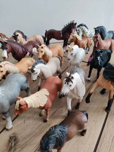 toy horses
