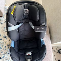 Cybex Aton 5 with isofix Base