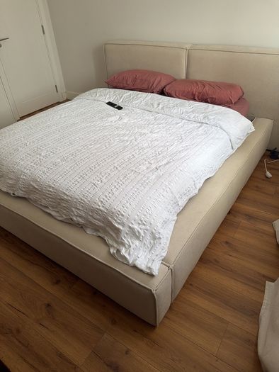 lift-up storage bed.