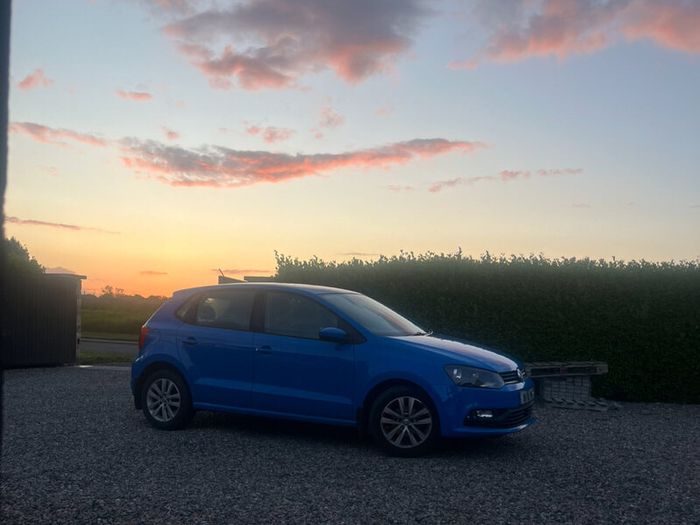 Blue Volkswagen polo 161