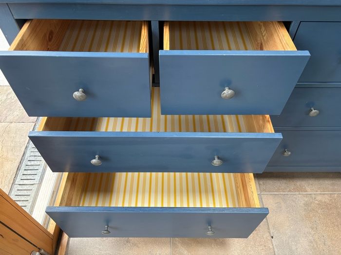 chest of drawers