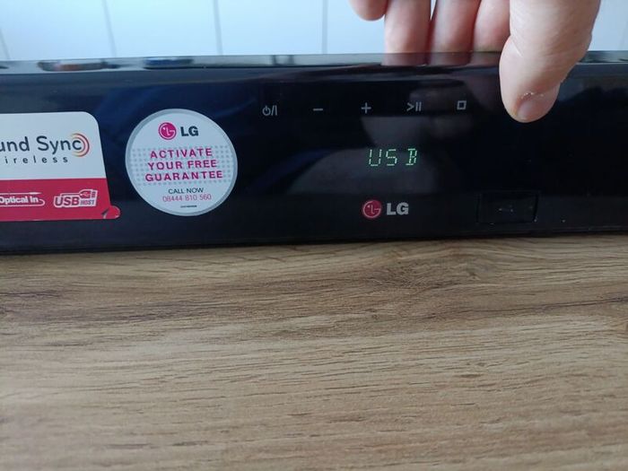 LG NB3530A Sound Bar Bluetooth Home Theater Speaker