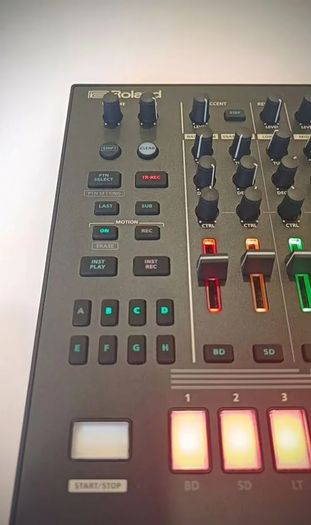 Roland TR-8S