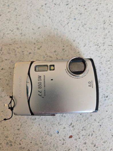 Olympus mju850 sw shock & waterproof digital camera bundle
