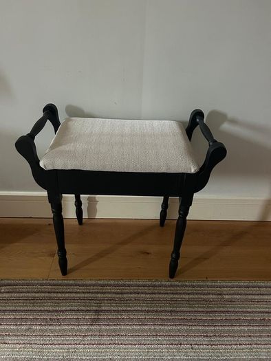 Bedroom stool / piano seat