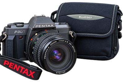 Pentax P30T 35mm Film Camera 28 80mm Lens & Bag