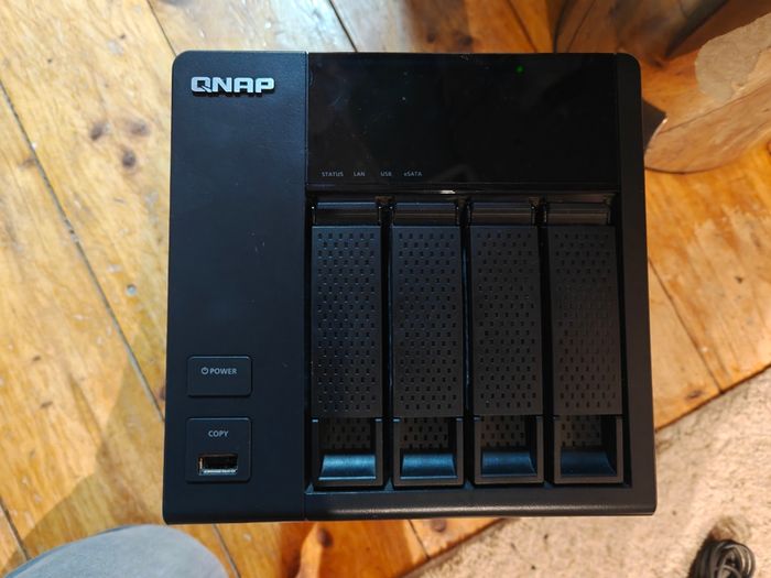 Qnap TS-420 NAS with 12TB installed