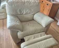 2 cream leather recliner armchairs