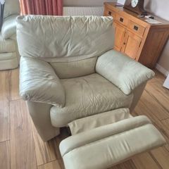 2 cream leather recliner armchairs