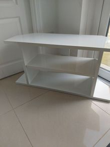 white gloss tv stand