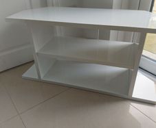 white gloss tv stand