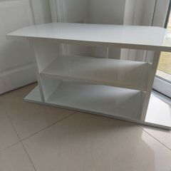 white gloss tv stand