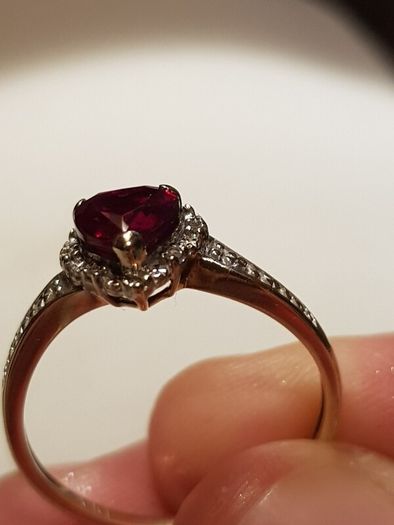 9 ct  gold ring Rubies and diamonds