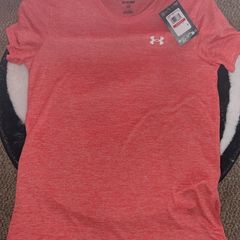 Under Armour Tech Twist Crew Neck T-Shirt XS Coral