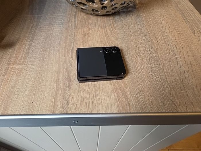 Samsung Galaxy Flip 4