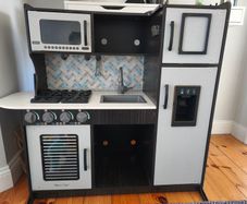 Melissa and Doug play kitchen