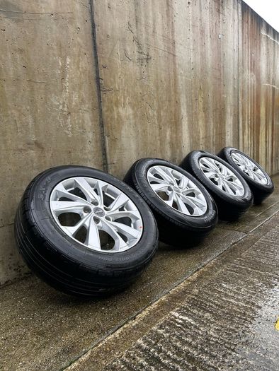 Genuine Hyundai 17" Alloys & Tyres