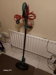 Bosch Easy 23cm Garden Strimmer in very good condition