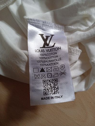 LV T-shirt ((kids Age 12-14yrs Immaculate))