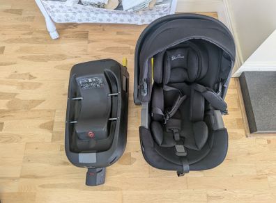 Silvercross car seat with isofix base