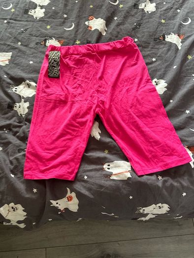 pink shorts