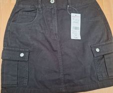 Skirt/Girls Cargo Style Skirt... Age 13/14 Yrs .. Colour .. Black