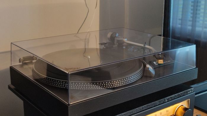Technics SL-23A turntable/Record player. Like NEW!