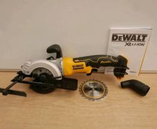 DeWALT 18V XR Cordless Brushless Compact Circular Skill Saw + Construction Cutting Blade.The Best A Professional Can Get. Closing down sale - all must go!.