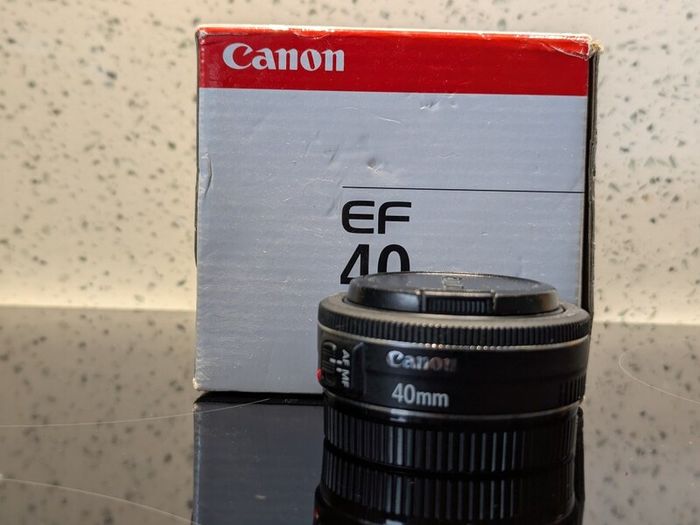 Canon EF 40mm f/2.8 STM