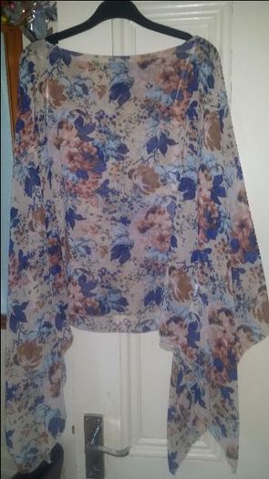 Brand new oversize floral blouse Atmosphere size UK10 EUR38 Postage included