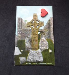 Ireland Postcard : Ancient Cross at Clonmacroise , Co. Offaly , 1900s