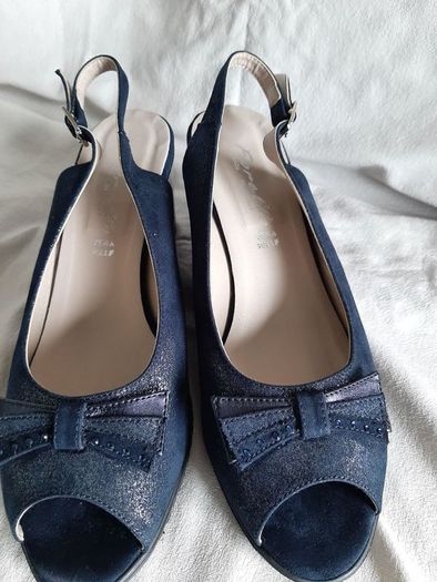 size 6 Fiorella navy wedge sandal