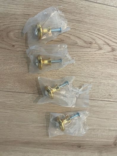 4 door knobs