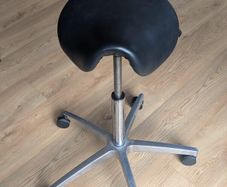 saddle chair