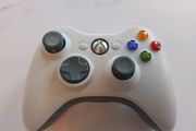 Xbox 360 controller white