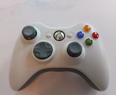 Xbox 360 controller white