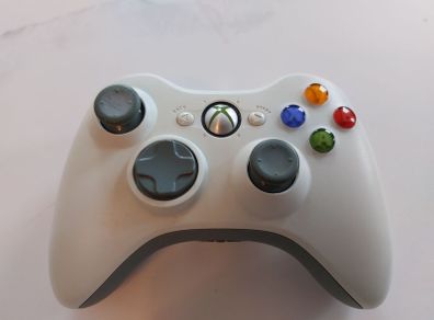 Xbox 360 controller white