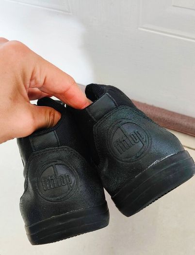 PRICE DROP Quick sale Flip flop sneakers size 6