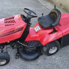 Castle garden ride on Lawnmower