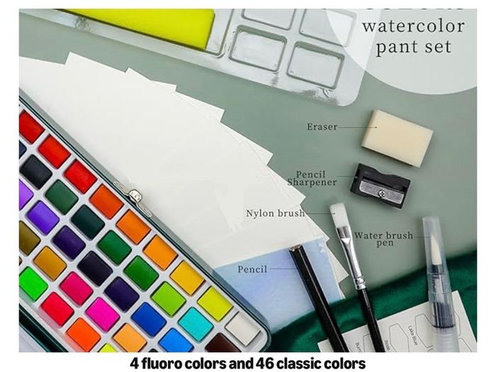 Watercolour paint set with accessories