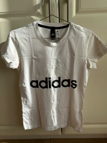 Adidas ladies women t-shirt, mint condition