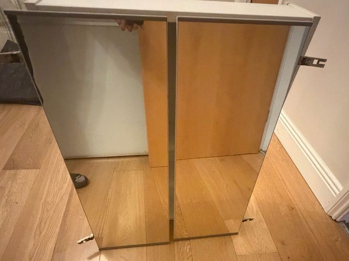 Mirrored Bathroom cabinet