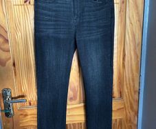 DKNY Jeans Rivington Slim Straight Crop Mid Rise Cropped above the ankle 27/4