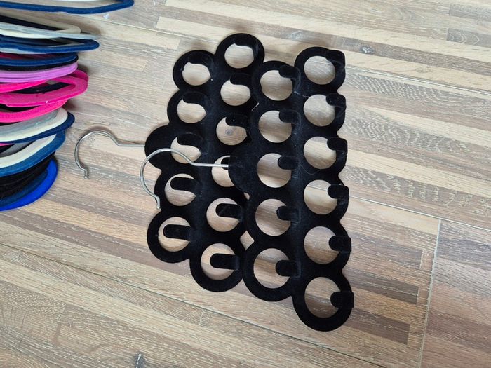 Clothes hangers, Velvet and plastic