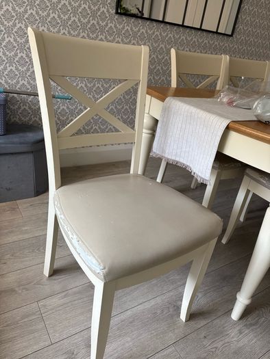 Extendable dining table with 6 chairs from hanley's
