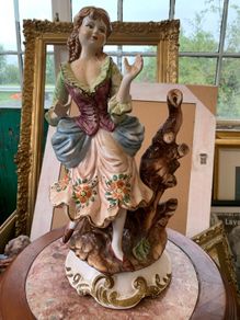 statue