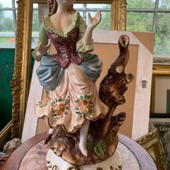 statue
